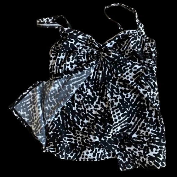 Land’s End Tummy control black and white animal print fly away tankini top 10 - Picture 7 of 10